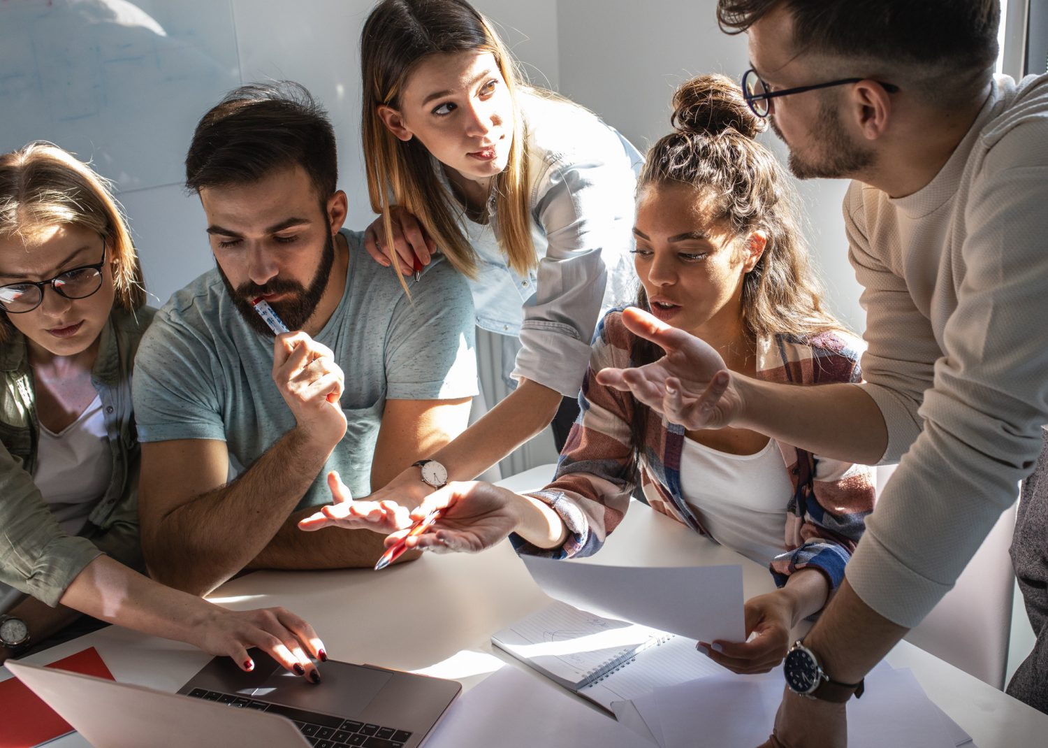 Arbeitsbedingungen für Grenzgänger in der Schweiz. Viele Infos u.a. Arbeitsvertrag, Löhne und Gehälter, Urlaubsanspruch, usw.